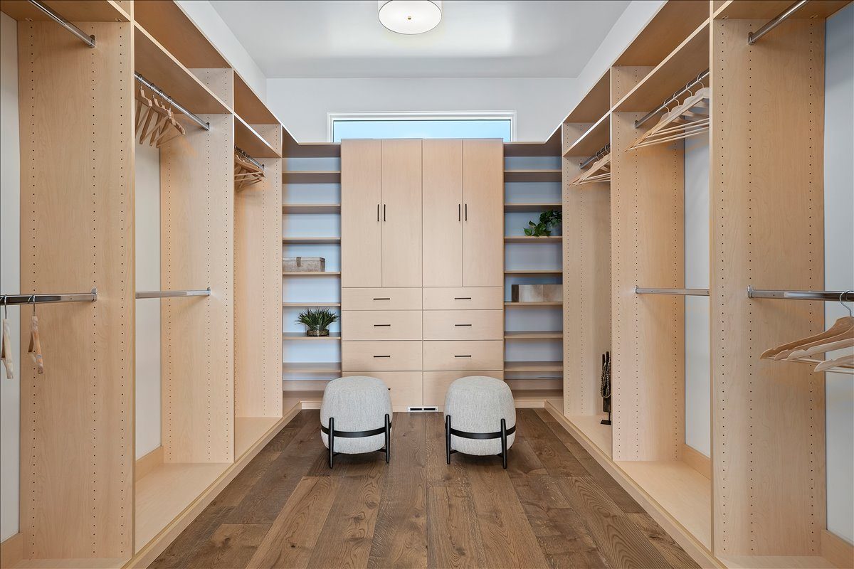 Walk-in closet