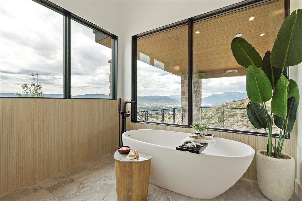 Soaking tub