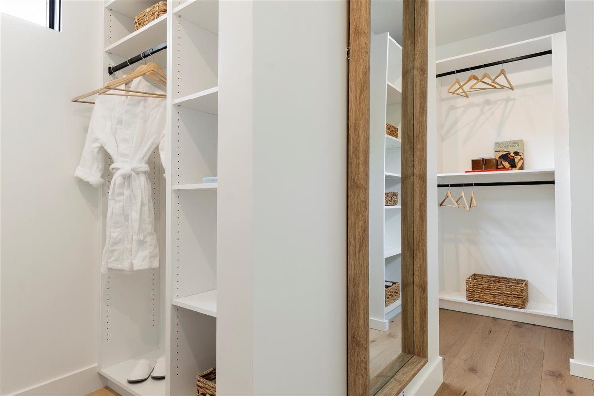 Walk-in closet