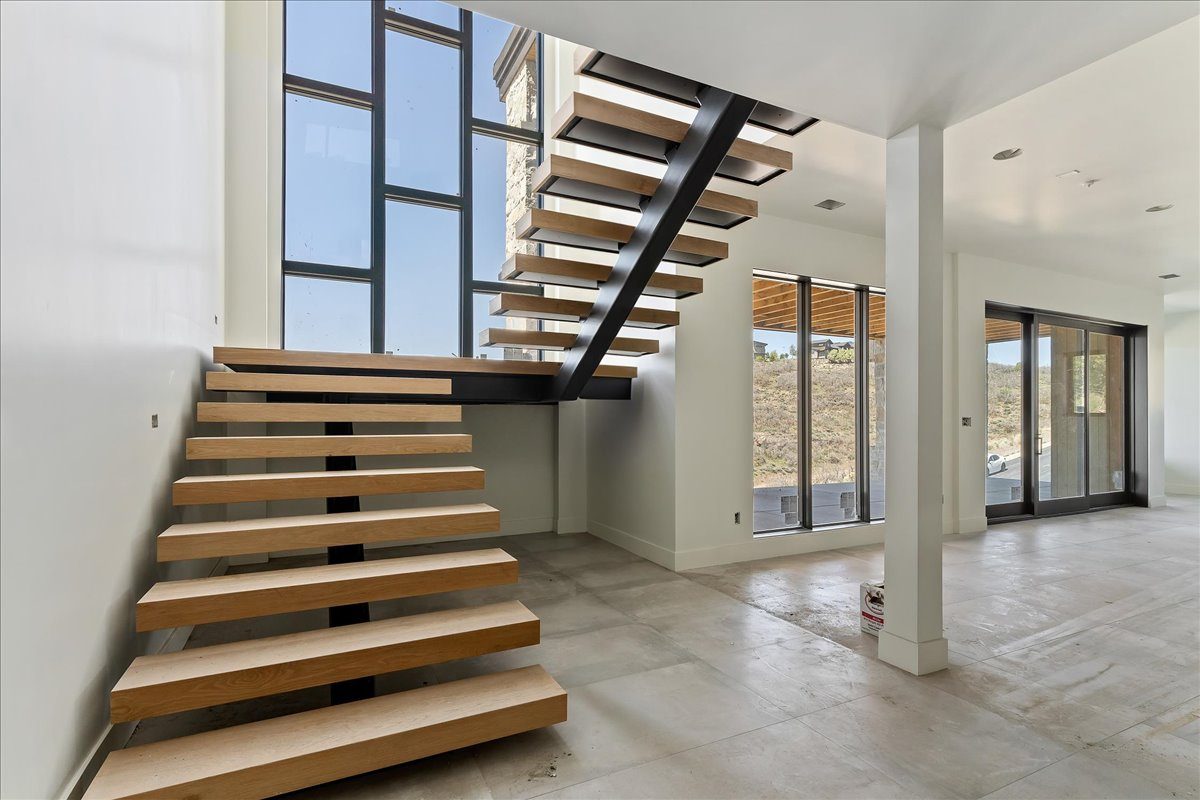 Floating staircase